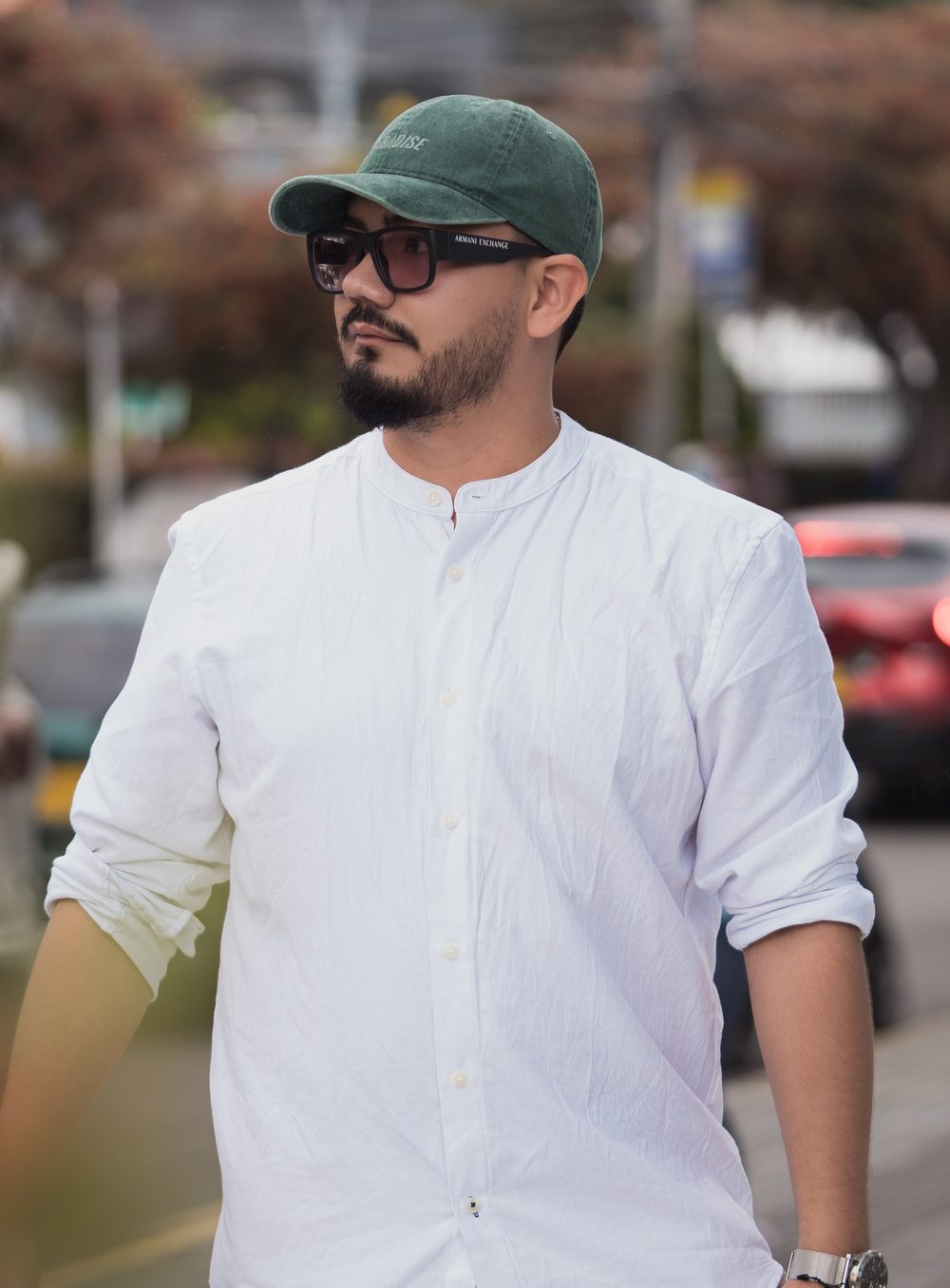 Jim Caicedo, fotógrafo publicitario gastronómico, en una calle de Medellín